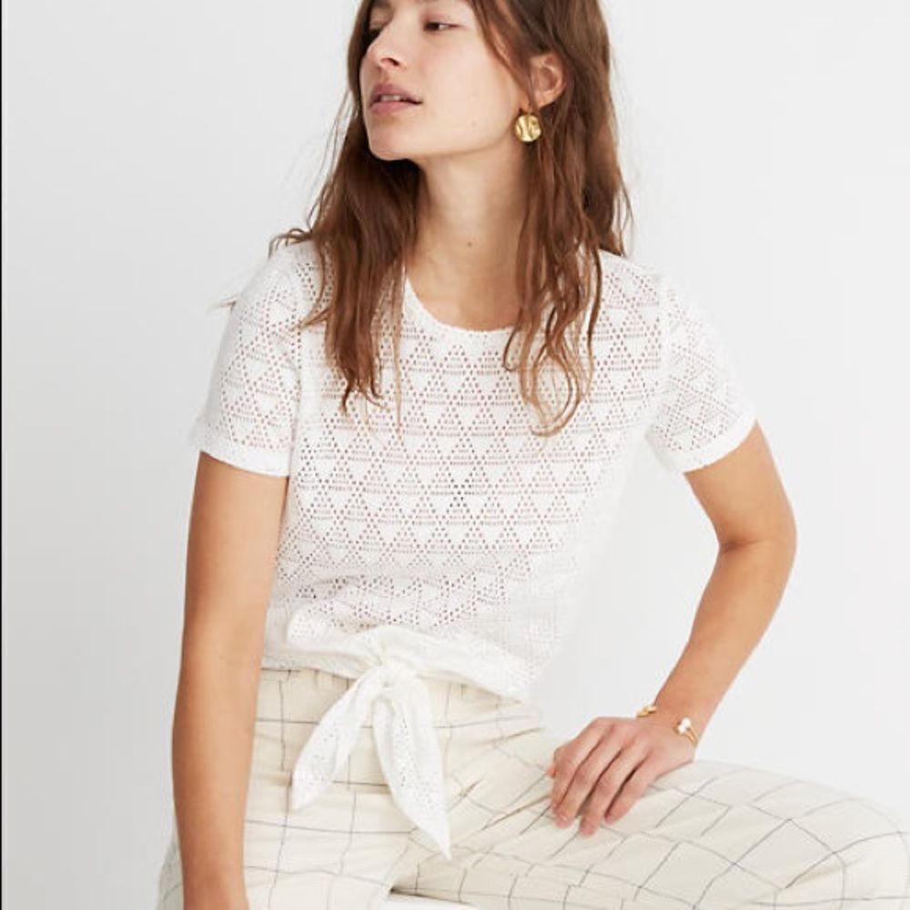✨Eyelet Tie-Front Top✨ 